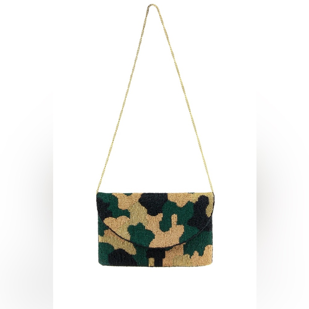 Crossbody / clutch to wear with jeans or casual dress.